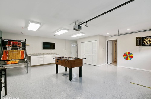 New Buffalo House | Recently Updated 3 Bedroom House, Fire Pit, Hot Tub, Game Room