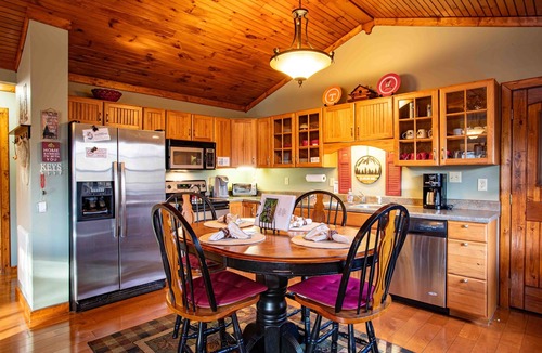 Sevierville Cabin | Red Leaf Lodge Peaceful Cabin for 6 with Hot Tub & Flat 35'x 20' Parking Pad