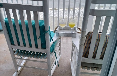 Kure Beach Condo | 💥Reduced pricing due to last minute cancellation💥OCEANFRONT- TOP FLOOR⛱️🐚