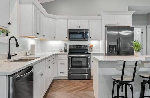 Bent Creek House | Reduced weekday stays! Putting green, hot tub & firepit!