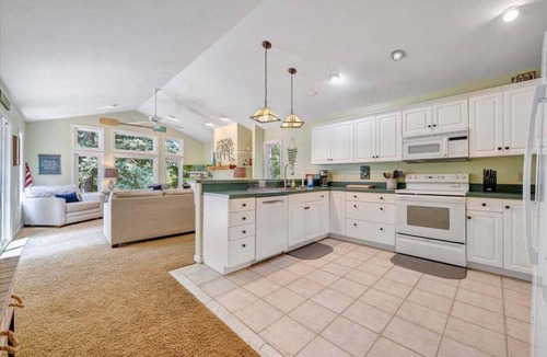 High Point House | Reel Relaxed - Lakefront w/Private Dock!