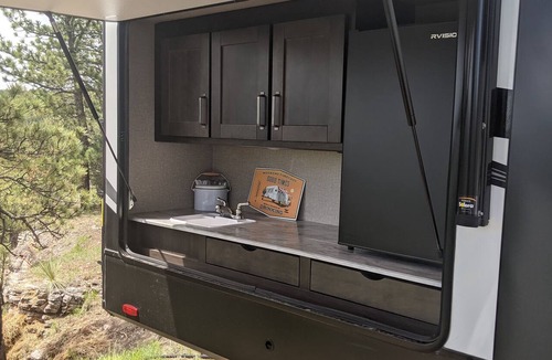 Hot Springs House | Reflection 37ft RV @EvansCliff w/Hot Tub on Deck, Beautiful Canyon Overlook!
