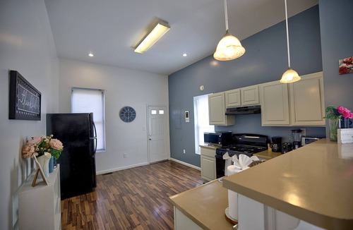 Downtown Baltimore Apartment | Regal Residence Kng Suite 2k SqFt w/Free St Prk