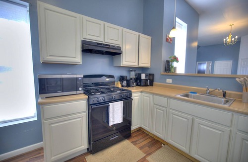 Downtown Baltimore Apartment | Regal Residence Kng Suite 2k SqFt w/Free St Prk