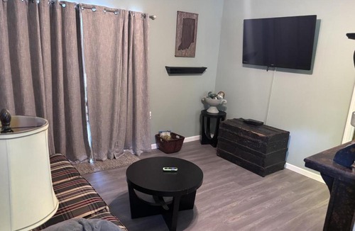 Mariah Hill House | Reindeer Crossing - Dasher Orange - Less than 2 miles from Holiday World