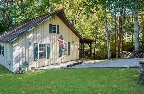 Waynesville Cabin | RELAX in this Cozy Mountain Creek Cabin