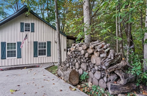 Waynesville Cabin | RELAX in this Cozy Mountain Creek Cabin