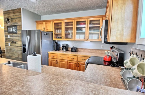 Seven Devils Condo | Relax in this cozy 2-bedroom Hawk's Peak Condo in Seven Devils, NC, perfect for 4!