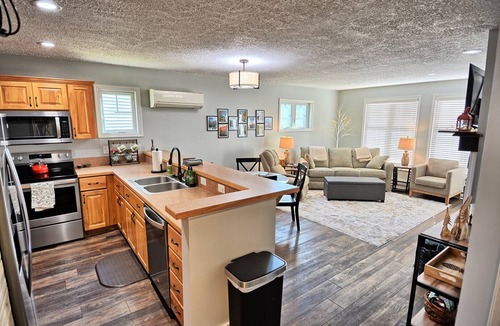 Seven Devils Condo | Relax in this cozy 2-bedroom Hawk's Peak Condo in Seven Devils, NC, perfect for 4!