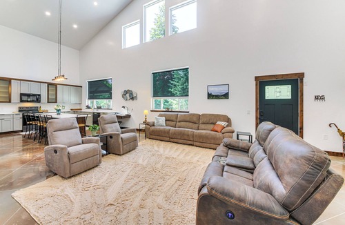Boundary County House | Relax, Reconnect & Explore: Modern Idaho House!