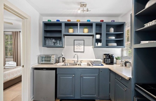 Wilmington Apartment | Relaxed Garden - 4 miles to Beach!