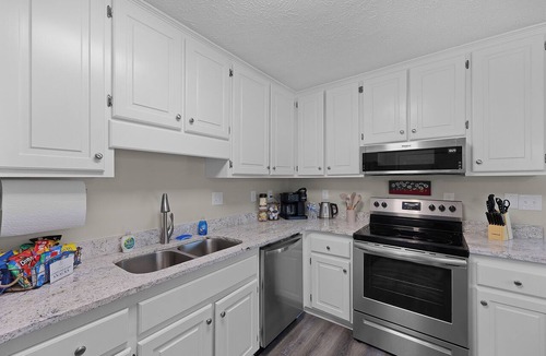 Jackson House | Relaxing 2BR 1BA Townhome Loaded Amenities Central Location Near I-40
