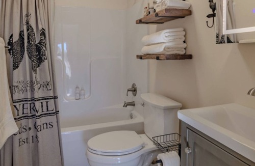 Whitley City Apartment | Relaxing Downstairs Retreat with Queen Bed & Private Entrance at Beulah Farm