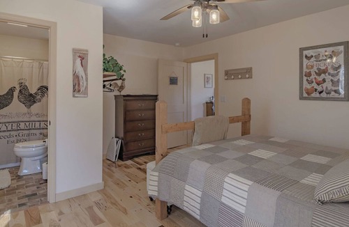 Whitley City Apartment | Relaxing Downstairs Retreat with Queen Bed & Private Entrance at Beulah Farm