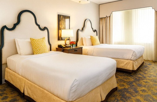 Kalorama Heights Hotel | Relaxing Historical Getaway in DC! 2 Units w/Gym Access & Nearby Local Sites!