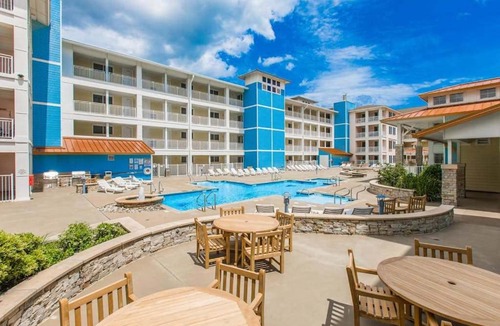 Sandbridge House | Relaxing Sandbridge Condo with Resort Pools & Gym