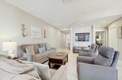 Sandbridge House | Relaxing Sandbridge Condo with Resort Pools & Gym