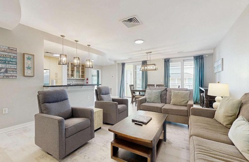 Sandbridge House | Relaxing Sandbridge Condo with Resort Pools & Gym
