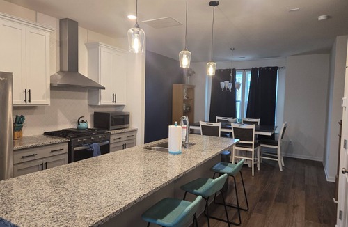 Wake County House | Relaxing Small Town Getaway in Bright 3B/3.5 Ba TH in Wendell