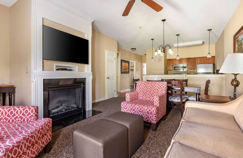 Berkeley Hotel | Relaxing Suite Perfect for Family Vacations w/Kitchen and Pools!