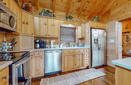 Big Creek House | Relaxing Waterfront Stay Sleeps 16 Deck Hot Tub