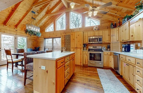 Big Creek House | Relaxing Waterfront Stay Sleeps 16 Deck Hot Tub