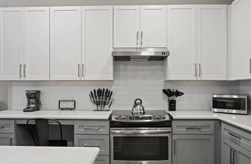 Paw Creek Condo | Reluxme | 1BR Lux Condo in Prime Location!