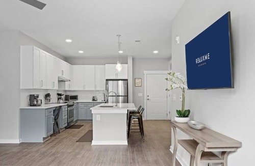 Paw Creek Condo | Reluxme | 1BR Lux Condo in Prime Location!