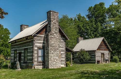 Hendersonville Cabin | Remodeled Cabin, with creek, close to Nashville