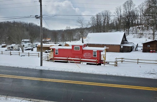 Fayetteville House | Remodeled train caboose, close to town and Long Point trailhead