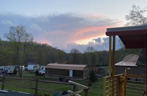 Fayetteville House | Remodeled train caboose, close to town and Long Point trailhead
