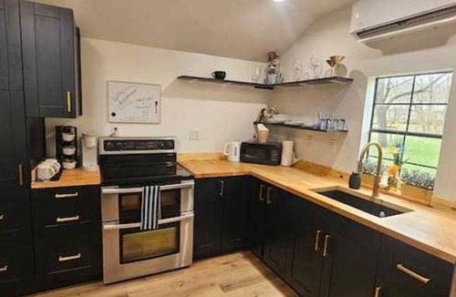 Renfro Valley Cottage | Renfro Valley less than 2 min WALK! 3 min to I-75