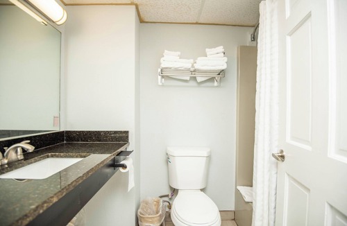 Townsend Hotel | Renovated 2 Queen Suite