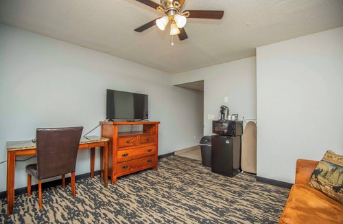 Townsend Hotel | Renovated 2 Queen Suite
