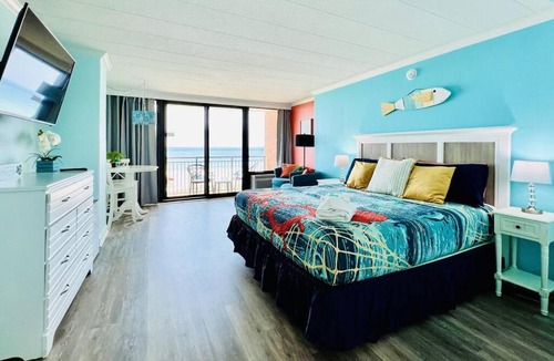 Myrtle Beach Apartment | *RENOVATED BEAUTY* KING*Pools*Lazy River*Hot Tubs*A35