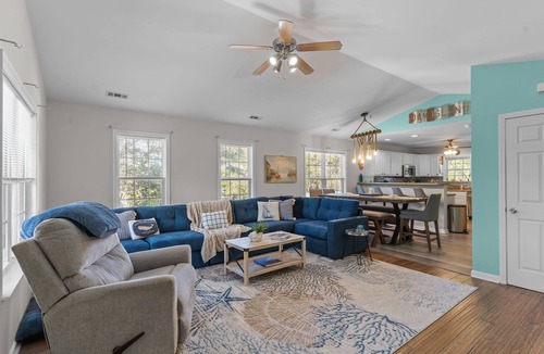 Tranquil Harbour House | Renovated Oak Island Beach House – Pet Friendly and 400 Steps to Beach Access
