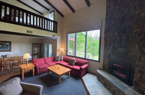 McGaheysville House | Resort 2-bedroom townhome in peaceful McGaheysville on golf course.