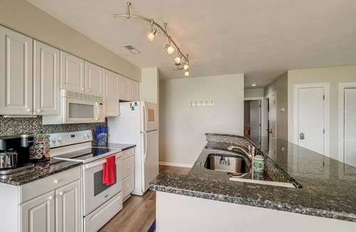 North Shore Condo | Resort Condo on Smith Mtn Lake: Linens Included!