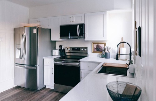 Tappahannock Apartment | Restored 1960s Motel, Luxe 3 Bedroom Suite, Woodland Retreat
