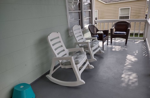 North Carolina Coast Cottage | Retro beach cottage w/modern touch - in the heart of Carolina Beach