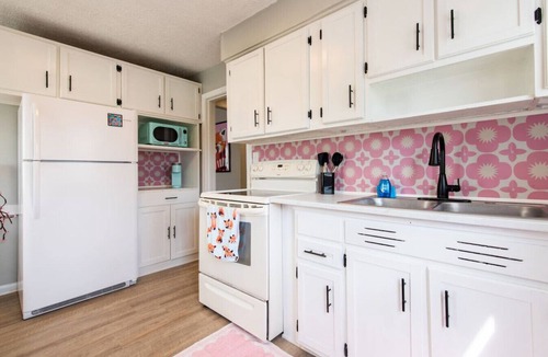 Beechmont House | Retro Red Panda