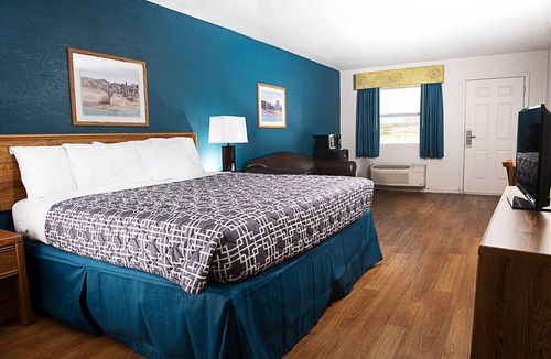 Marfa Hotel | Riata Inn