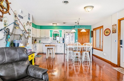 La Follette Condo | Ridge/Lake Views, Private Hot Tub, Pet-Friendly, Walkout to Yard, Covered Porch
