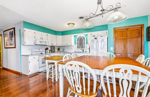 La Follette Condo | Ridge/Lake Views, Private Hot Tub, Pet-Friendly, Walkout to Yard, Covered Porch