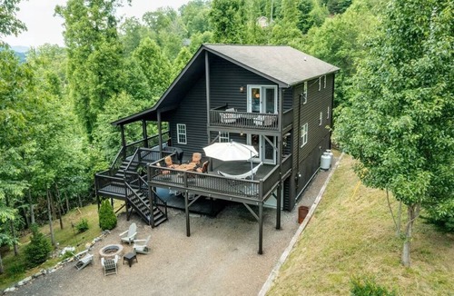 Burnsville Cabin | Ridgeview Lodge: Groups, Hot Tub, Arcade, Best Views with EV charger