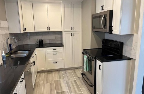 Norwood House | Ridgeway, 2 Bedroom House near Xavier, Downtown