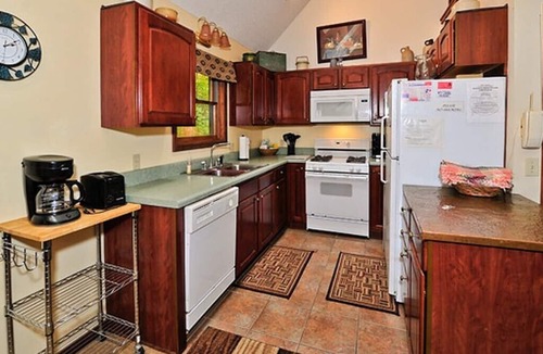 Northface Ski Chalet | Rippling Waters is a very short walk to Timberline Mountain and Slopes!