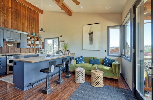 Crooked River Ranch House | River Canyon Eco-Barn - On 50 Acres Near Smith Rock
