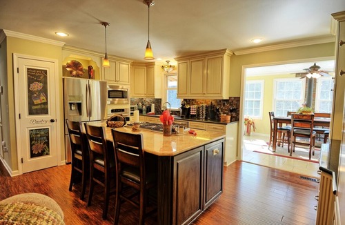 Crumpler Ski Chalet | River Front 5-bedroom chalet in Crumpler, NC, perfect for family getaways!