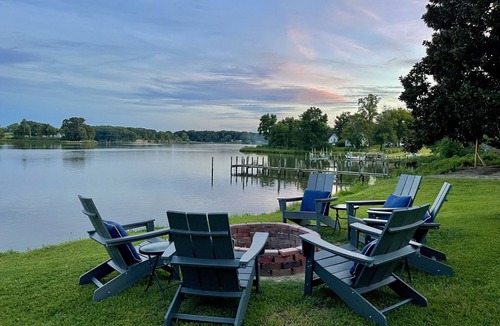 Mount Holly House | River Haven — Firepit, Hot Tub, Views, Amenities Galore!